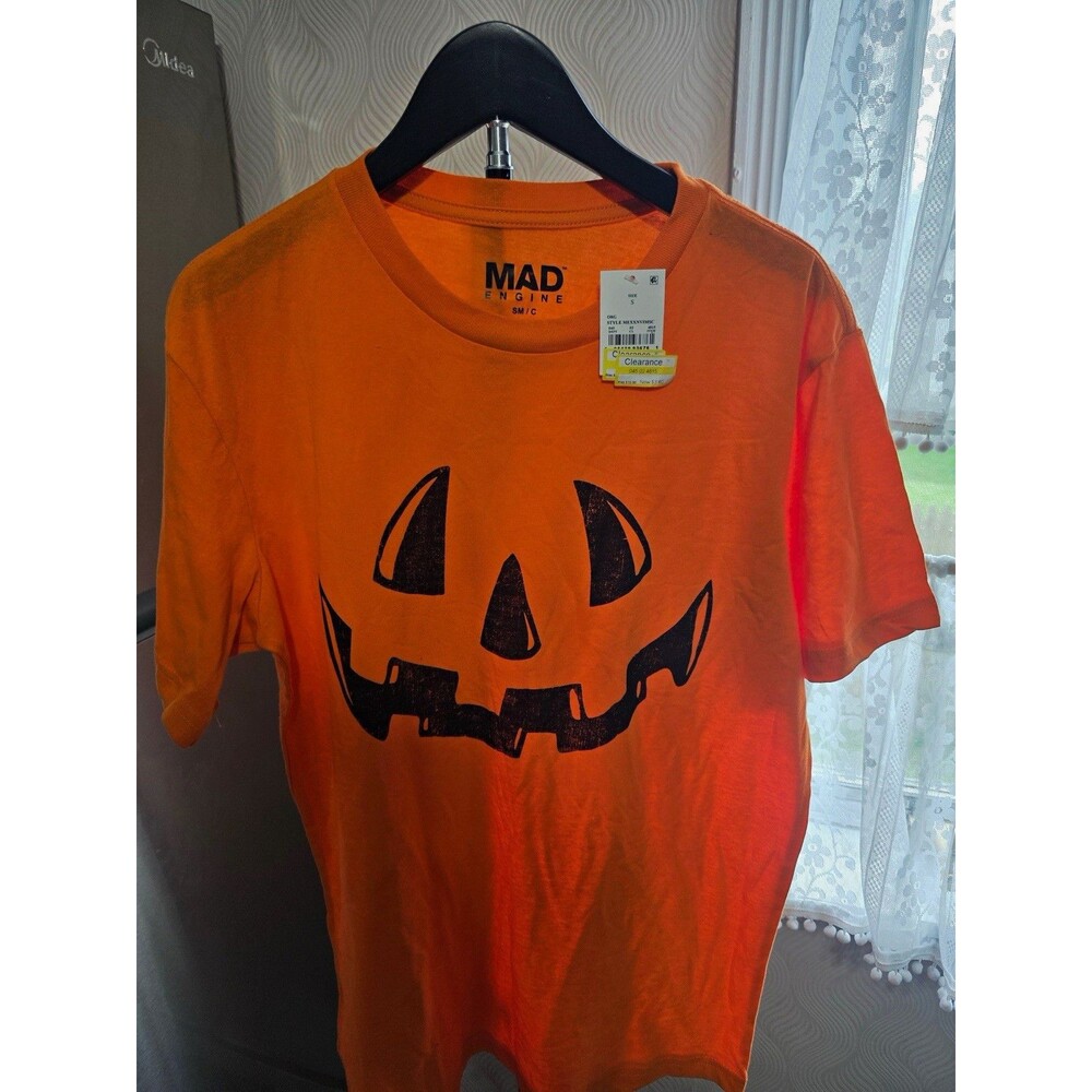 Mad Engine Men's Orange Halloween Jack-O'-Lantern Graphic Crewneck Tee S